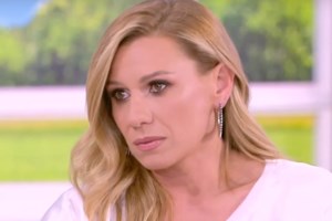 Η on camera αντίδραση της Κατερίνας Καραβάτου στις φήμες που τη θέλουν σε σχέση με τον Χρήστο Φερεντίνο